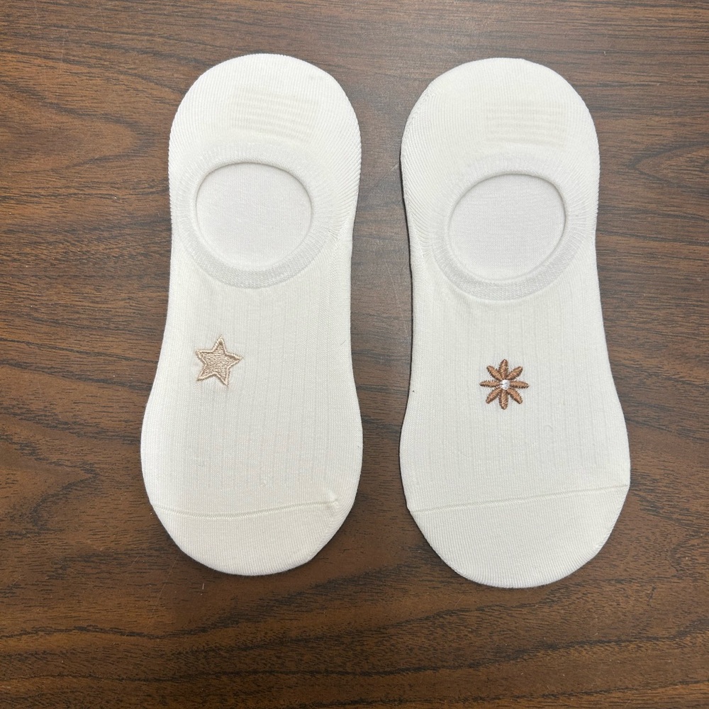 New Two Pairs of Embroidered No-Show Socks- 1 Star Design and 1 Flower Design